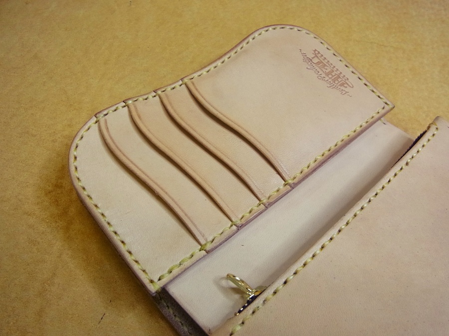 ミドルウォレット(2つ折財布)