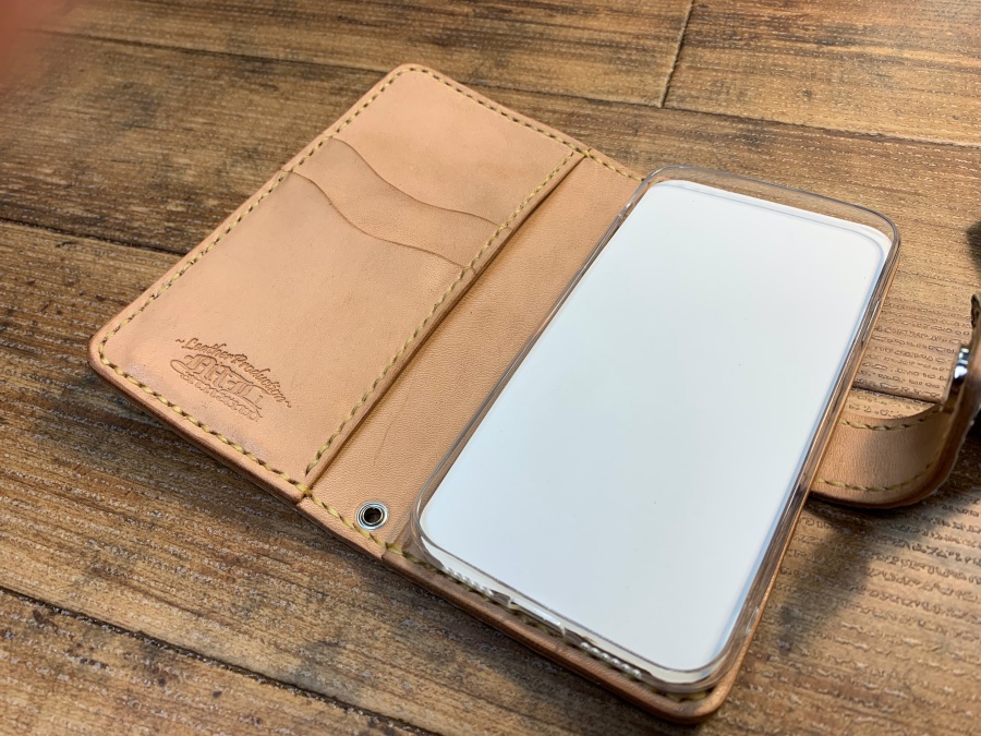 手帳型iPhoneケース